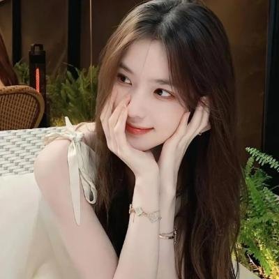 院子里的女人
